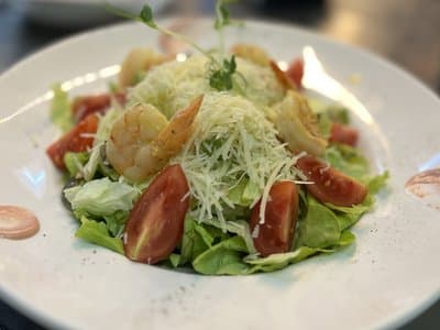 Салата със скариди и авокадо