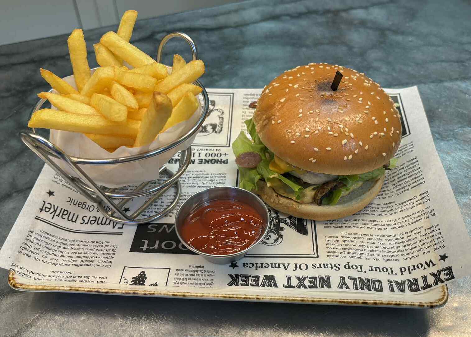 Пилешки бургер с хрупкави картофки